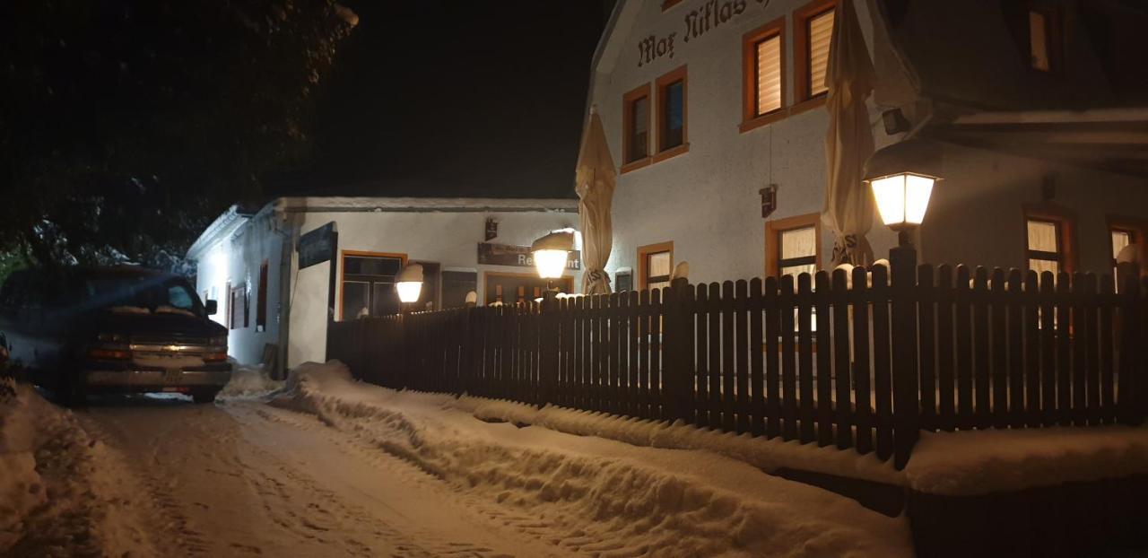 Pension Und Restaurant Die Burg Ehrenfriedersdorf Exterior foto